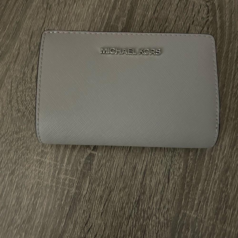 Michael Kors Pearl Grey Medium Bifold Wallet